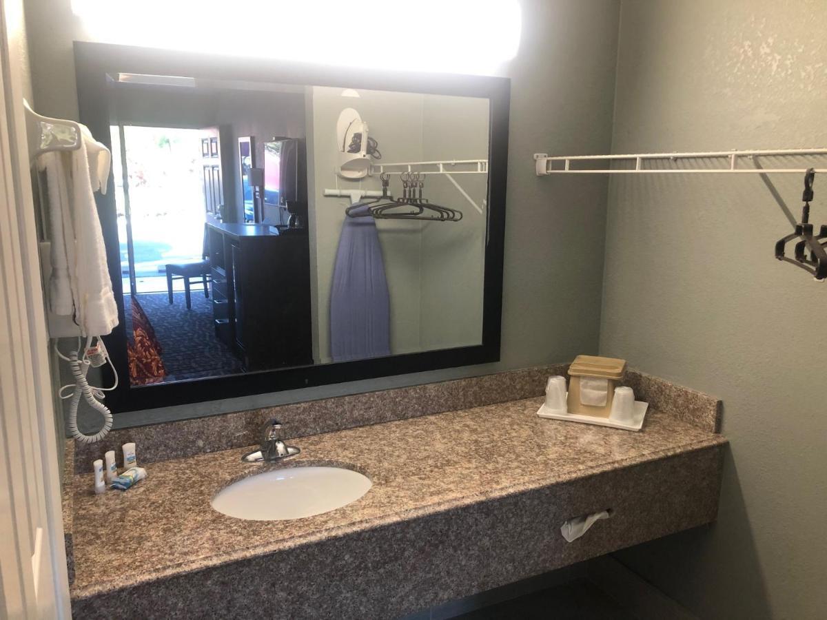 Brandon Motor Lodge Bagian luar foto